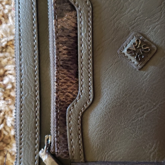 Olive green Simply Vera wristlet, NWT! - Picture 2 of 9